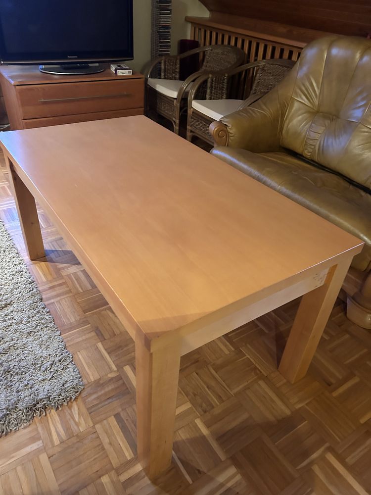 Sprzddam ławę kolor olcha, buk, fornirowana z drewnianymi nogami.