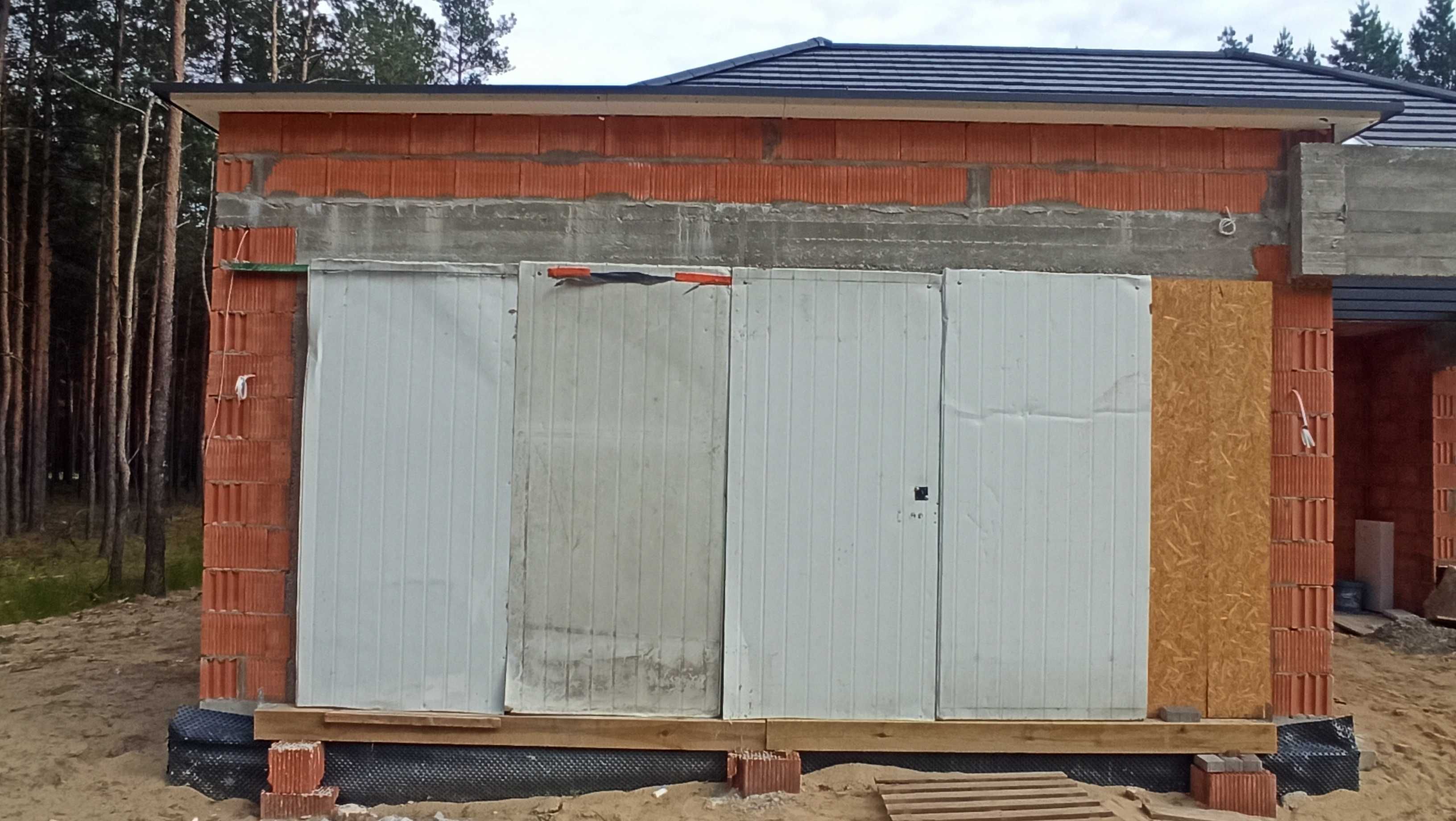 BRAMA GARAŻOWA 2,5 m x 5 m OCIEPLONA styropianem gr. 10 cm