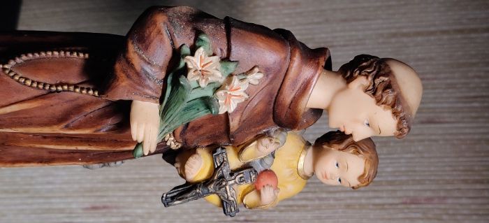 Estatueta S António em marfinite-Louças Falcão;Bom estado;24 cm