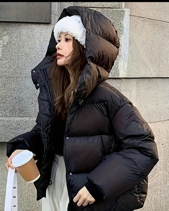 Продаю чорну жіночу куртку