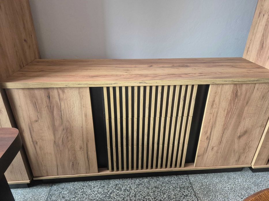 Piekna komoda z lamelami