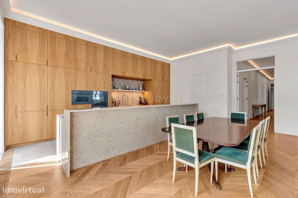 Apartamento Exclusivo T4 com Piscina Condomínio Privado  – Marquês Pom
