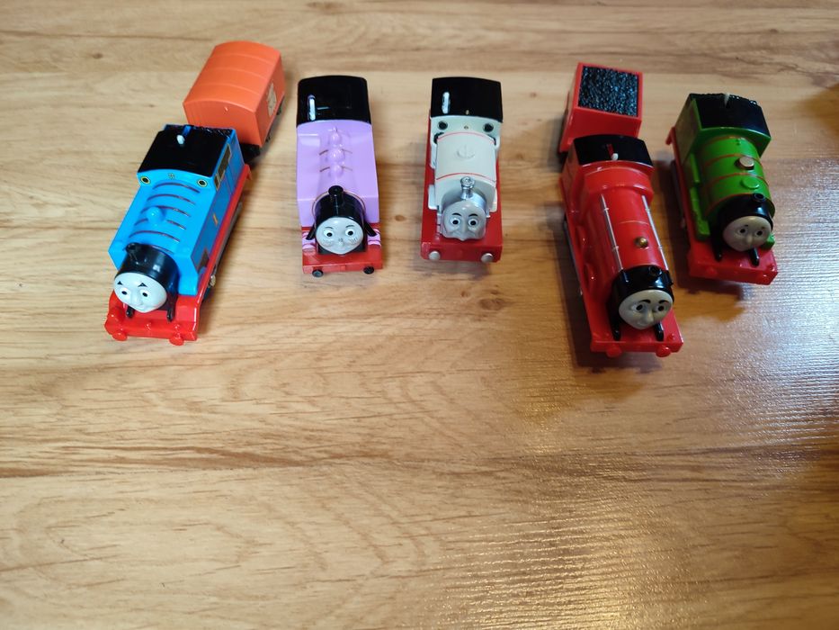 Zestaw pociągów Tomek i przyjaciele Trackmaster na baterie 5 sztuk