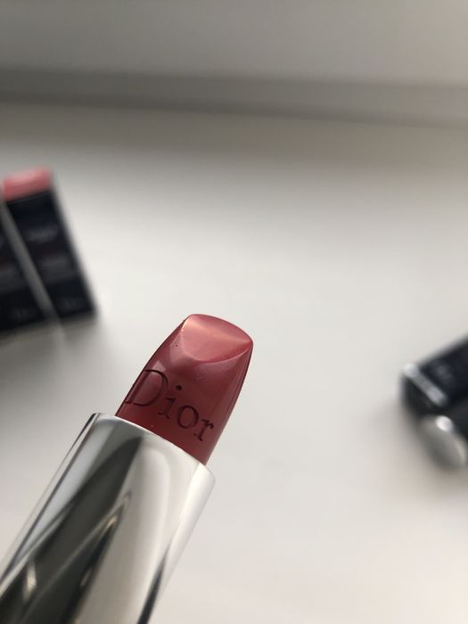 Продам помаду  Dior