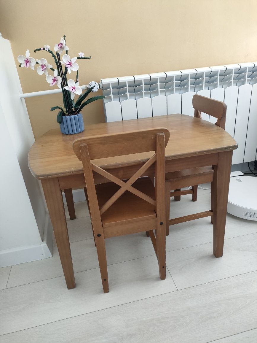 Drewniany stoliczek stolik dla dziecka i 2 krzesełka lite drewno