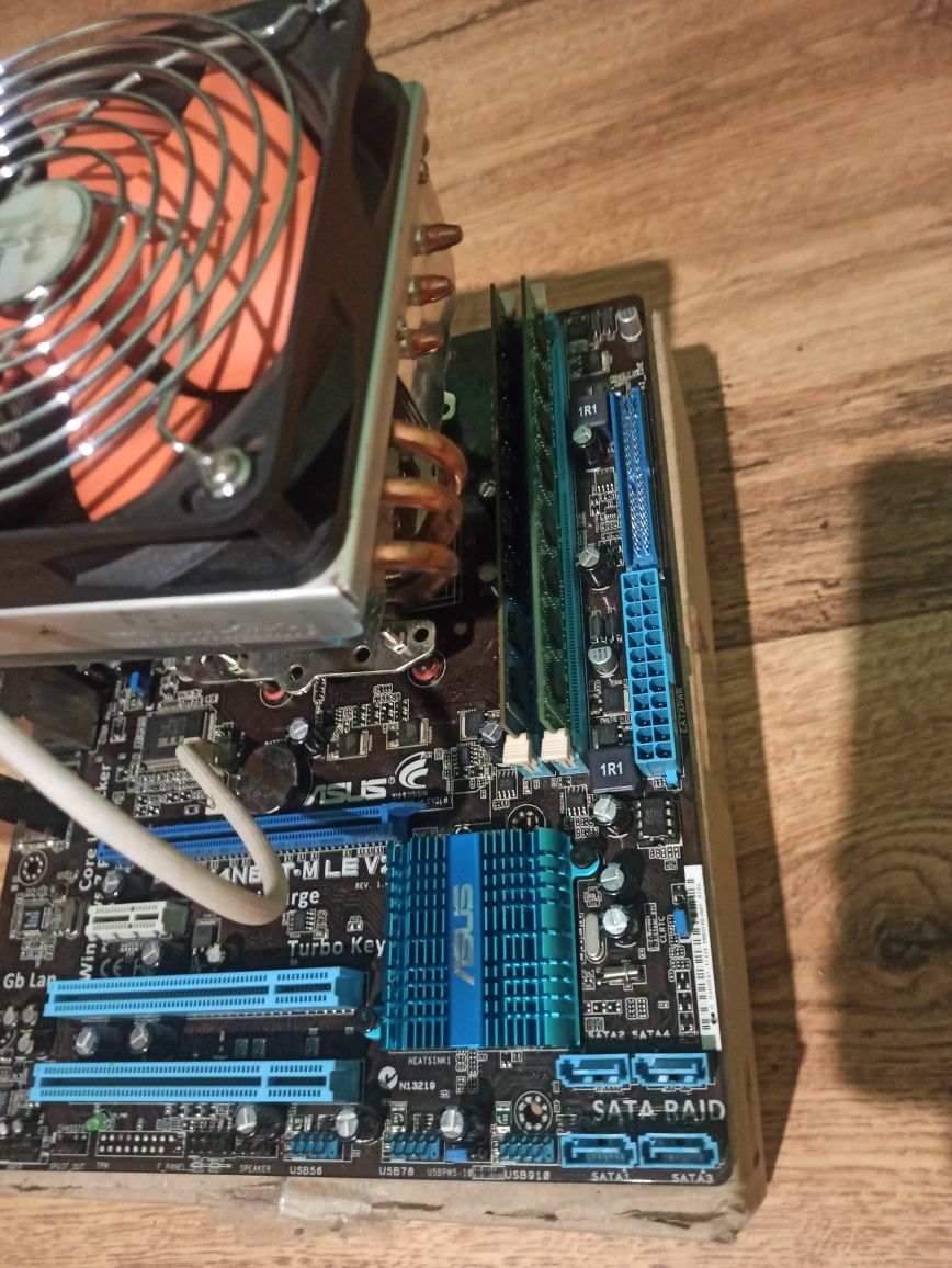Комплект: Материнка, AMD 4 ядра, ОЗУ 8ГБ + БП