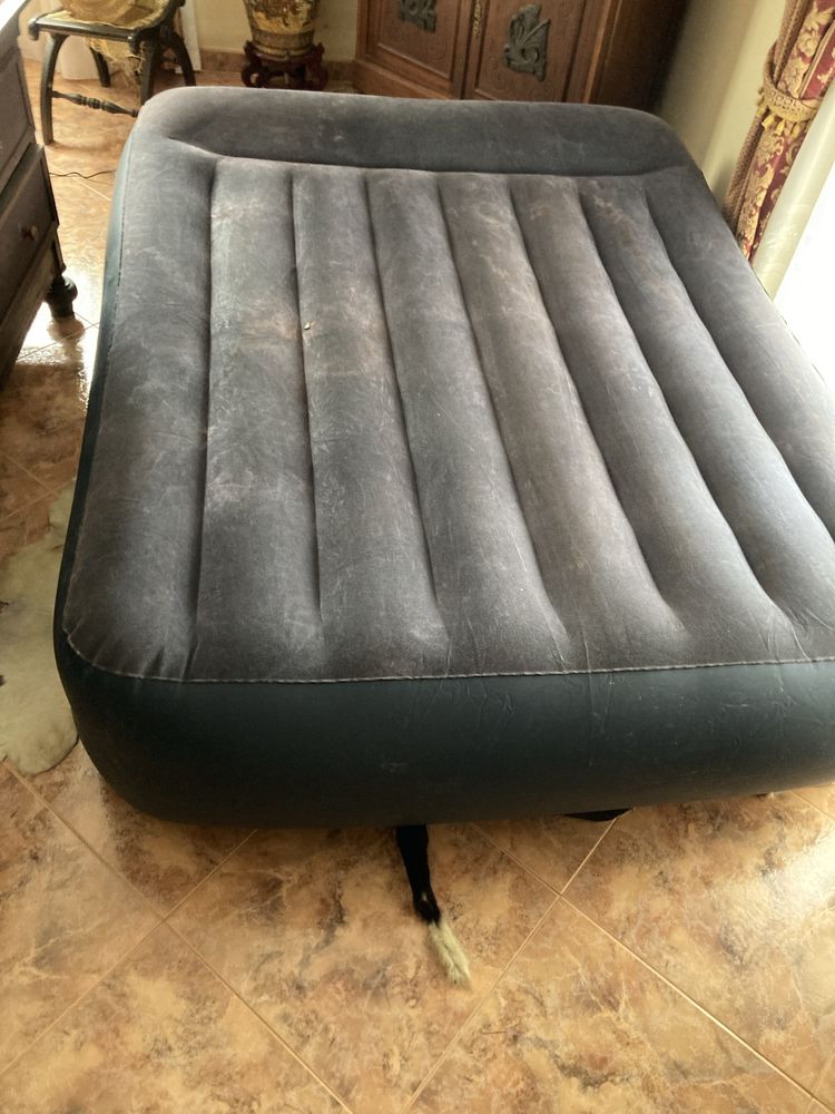 Colchão insuflavél Intex de casal com bomba de encher