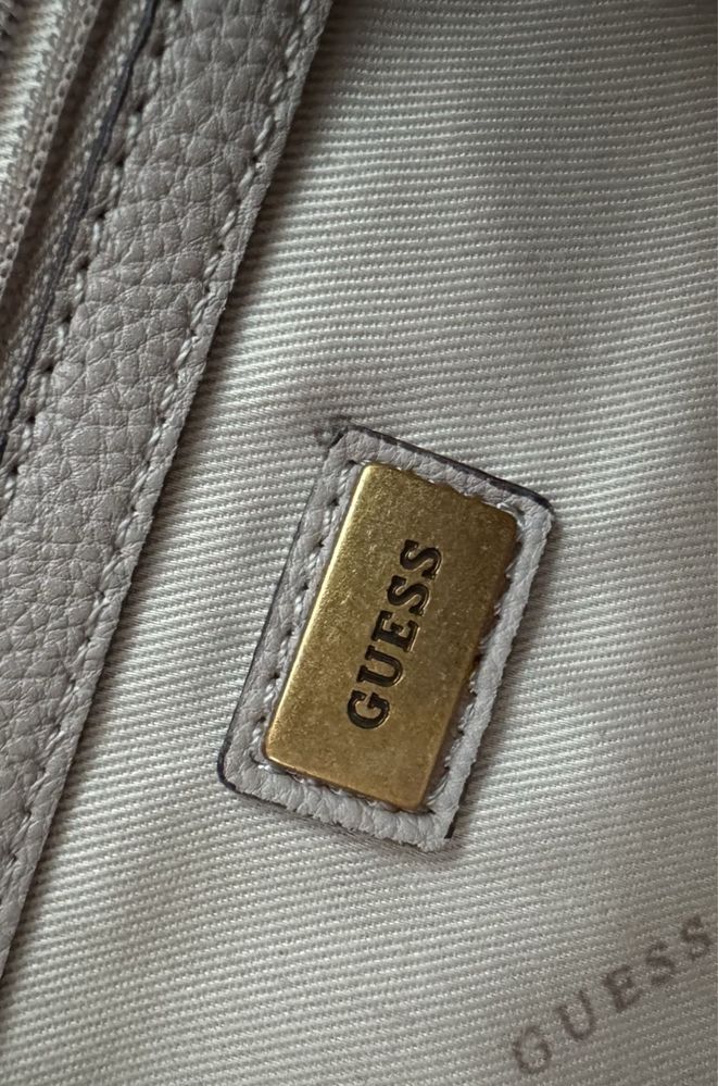torba torebka logo marka Guess dużo przegródek