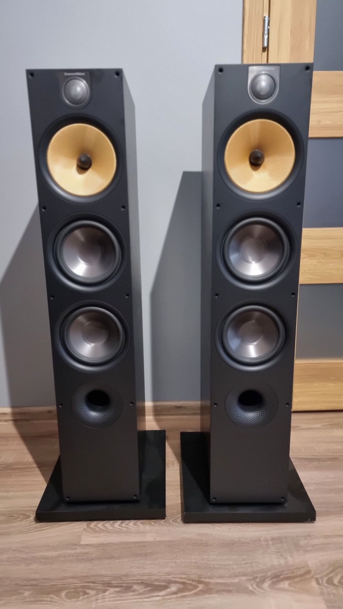 Kolumny Bowers & Wilkins 683 S2