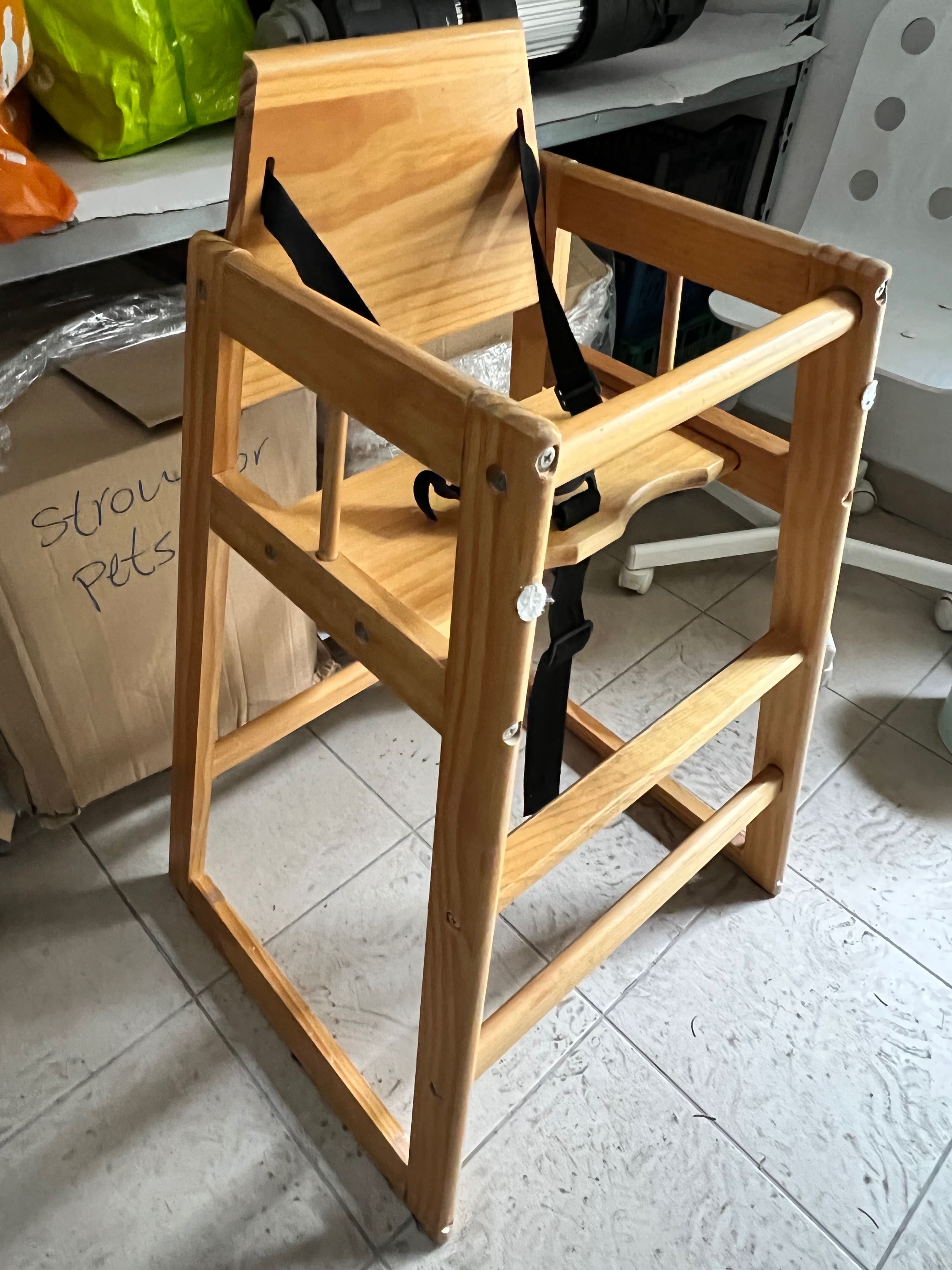 Krzesełko do karmienia drewniane za pół ceny