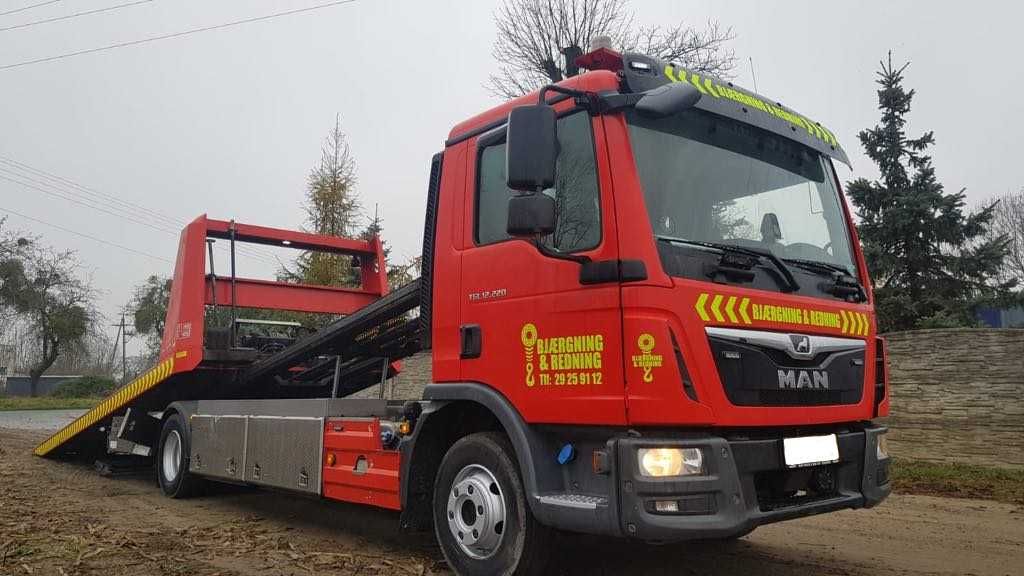 MAN 12.220 Hydrauliczna platforma, widelec oraz hydrauliczna wciągarka