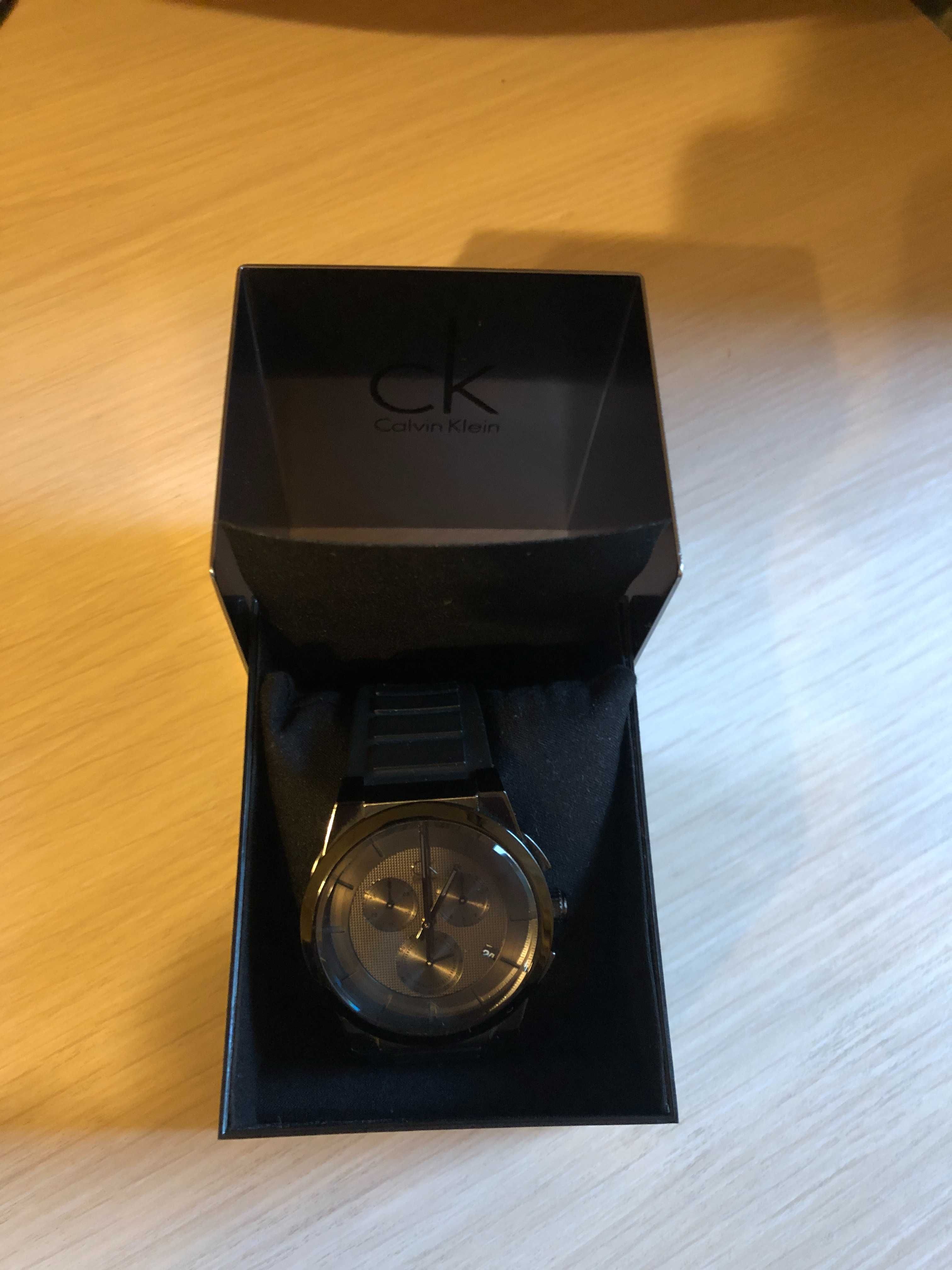 Годинники Calvin Klein чоловічі, вироблені в Швейцарії.