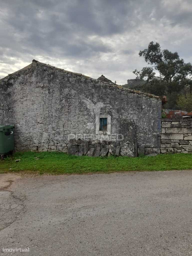 Moradia térrea T5 para reconstruir em Valverde - Alcanede