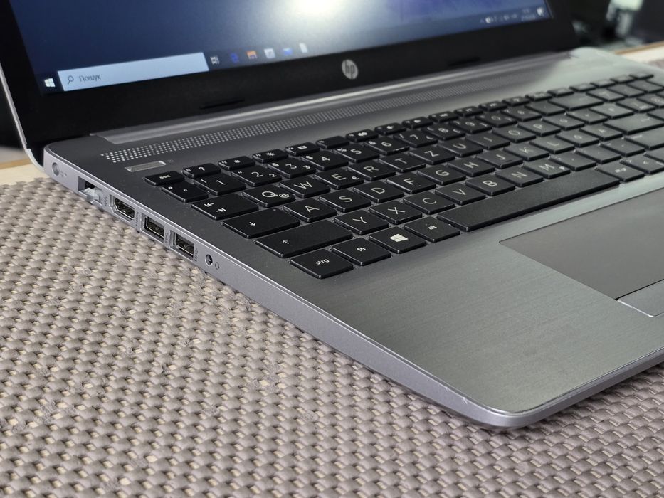 Ноутбук HP 250 G7 15.6 Full HD / I3-7020/ 8GB Ddr4/ 240GB