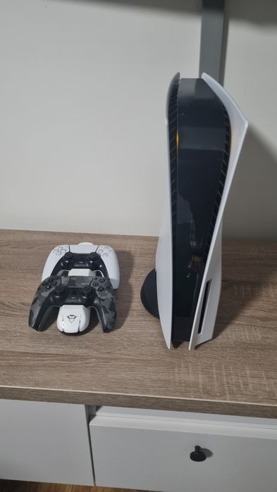 Konsola PS5 825gb z napędem + dwa pady
