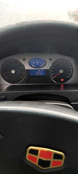Geely Emgrand 7 5000$ торг у капота