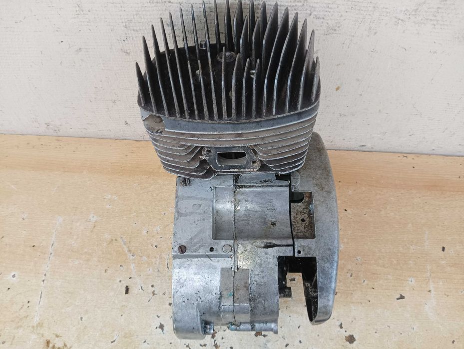 WSK-175 - silnik W2 -Gazela -kartery -wał - dekiel - (2)