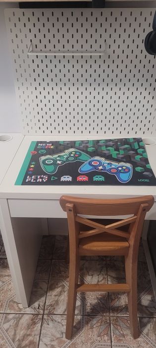 Biurko Ikea z tablicą