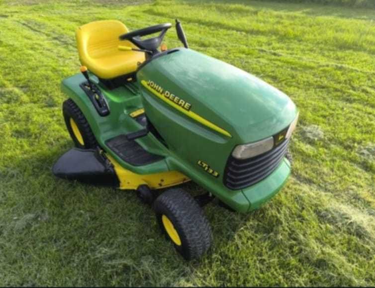 Садовий трактор газонокосарка John Deere Lt 133    13Hp