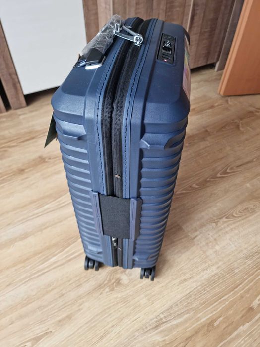 Walizka kabinowa Samsonite Upscape 55cm powiększana granatowa