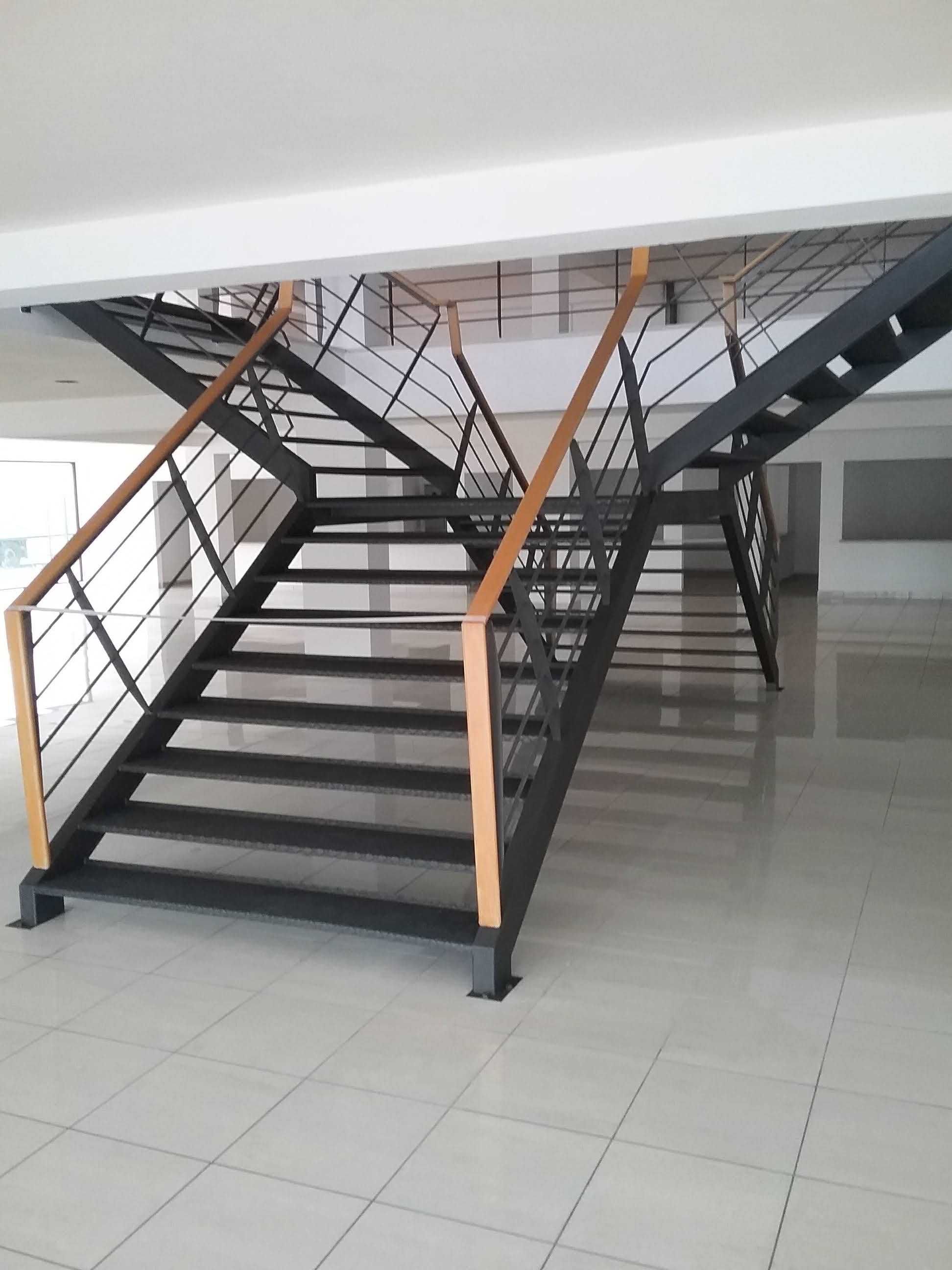 Escada em ferro muito bonita