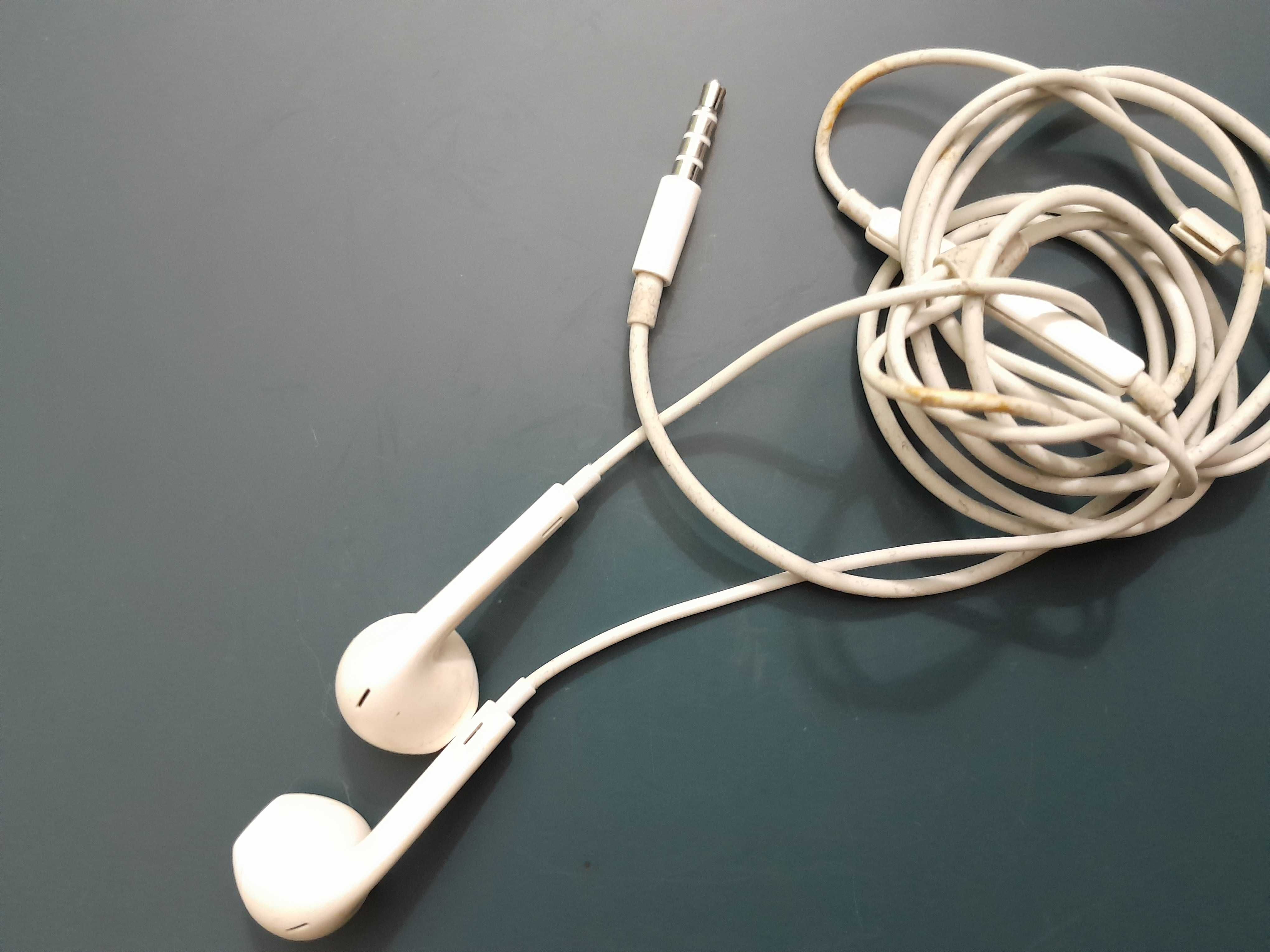 Аудио наушники на iPhone , круглий штекер