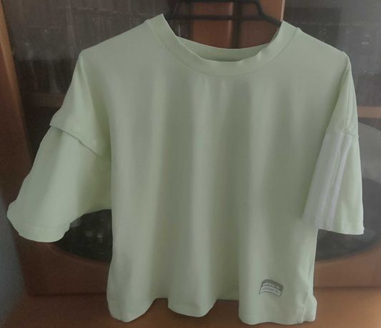T-shirt damski Adidas rozmiar M jasnozielony.