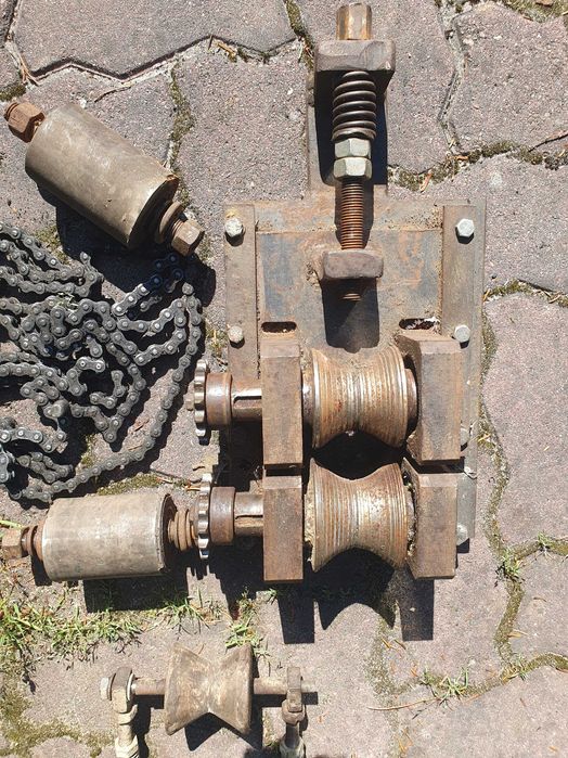 Rolki podające posuw  podajnik palisady wyrobów toczonych rur