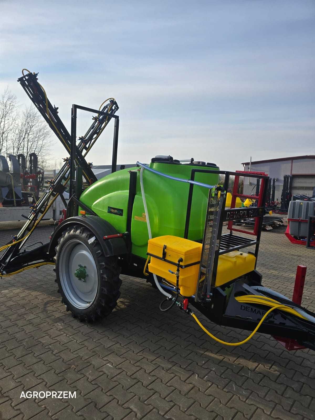 Opryskiwacz ciągany półzawieszany Demarol 1200l hydraulika komputer