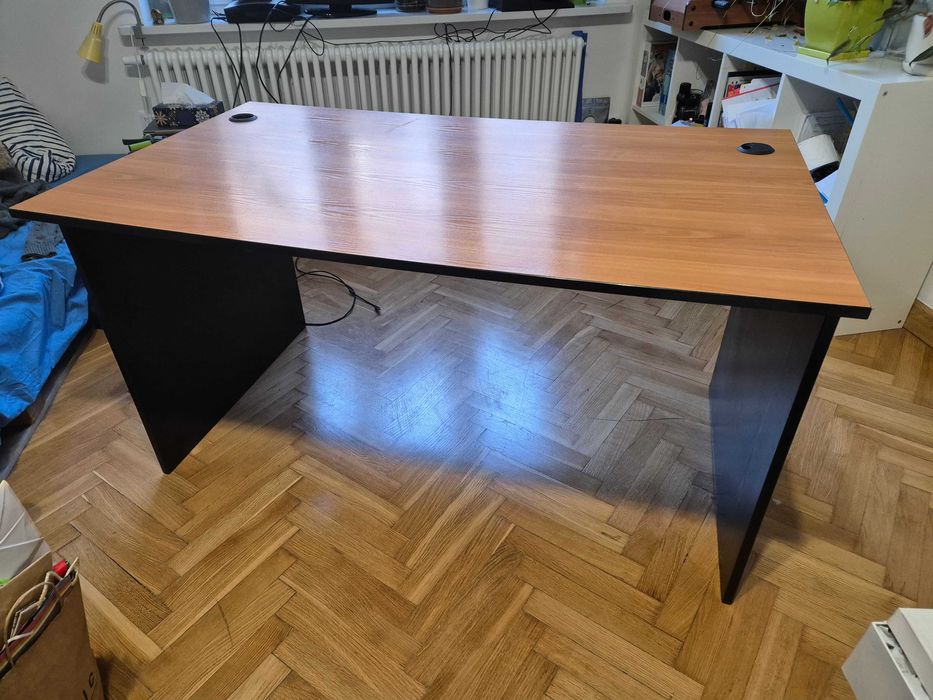 Biurko 140cm x 80cm (wysokość 75 cm)
