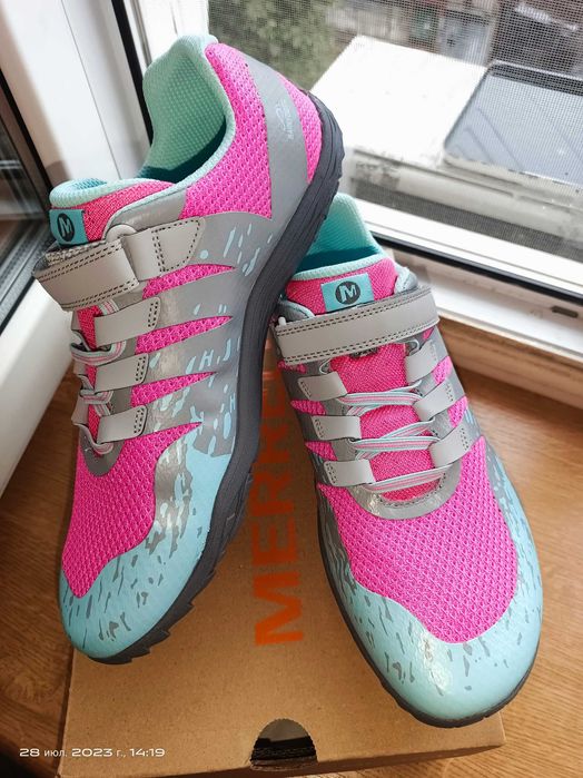 Кроссовки марки-Merrell