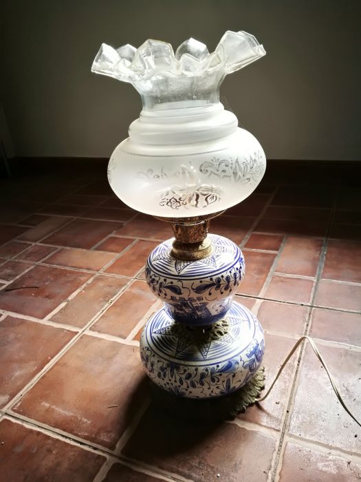 Candeeiro vintage em louça