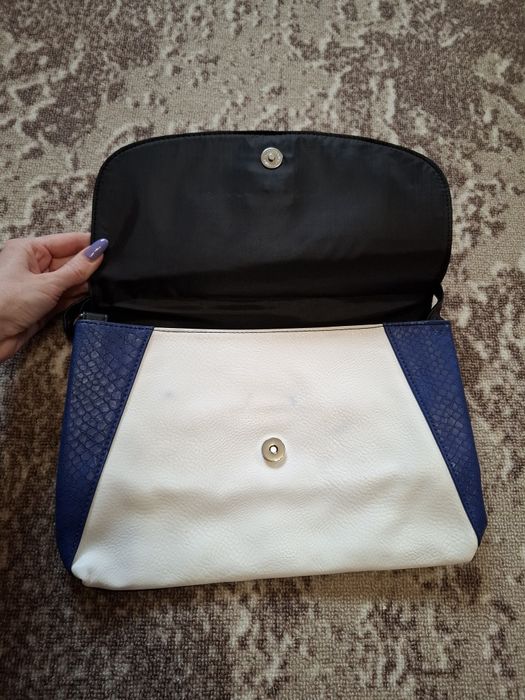 Женская сумка с плечевым ремешком