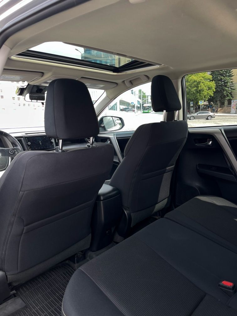 Toyota Rav 4 2017 року