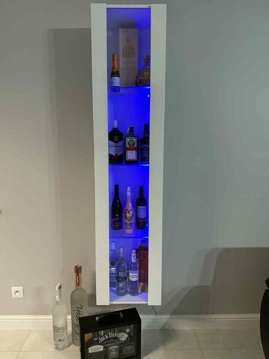 Witryna regał szafka z półkami led