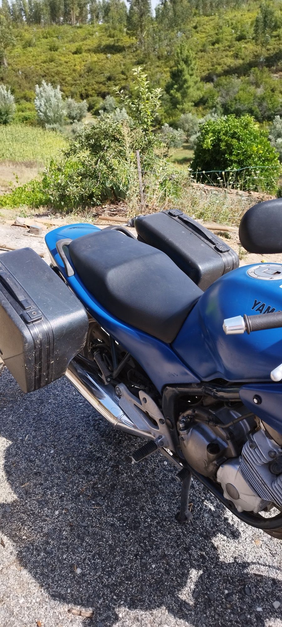 Yamaha XJ 600 com malas laterais