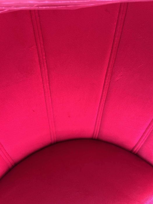 Krzesło dekoracyjne z aksamitu na złotych nogach krzesło GLAMOUR