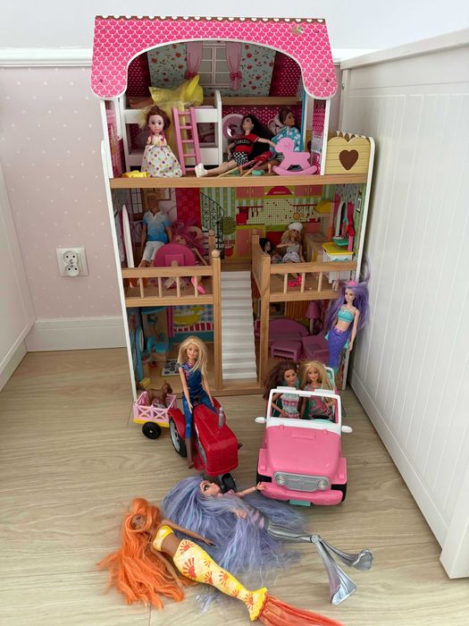 Zestaw Barbie – duży domek + 12 lalek + auto, traktor i akcesoria