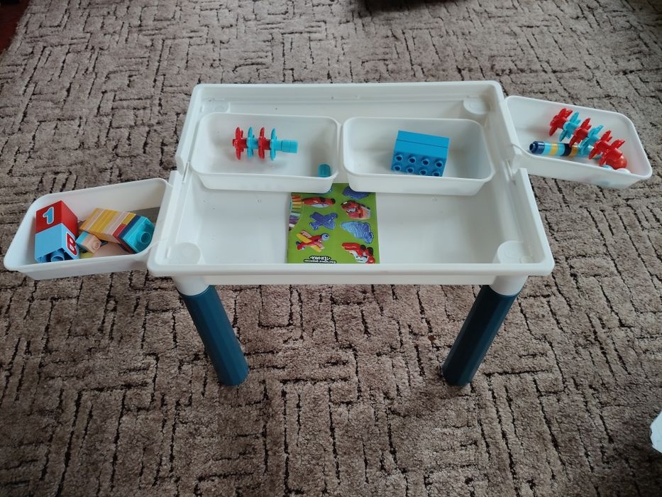 Набір конструктору + столик + стільчик