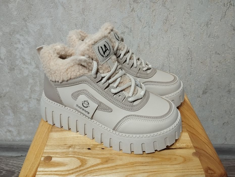 В НАЯВНОСТІ Жіночі і підліткові, для дітей зимові ботинки, теплі сапог