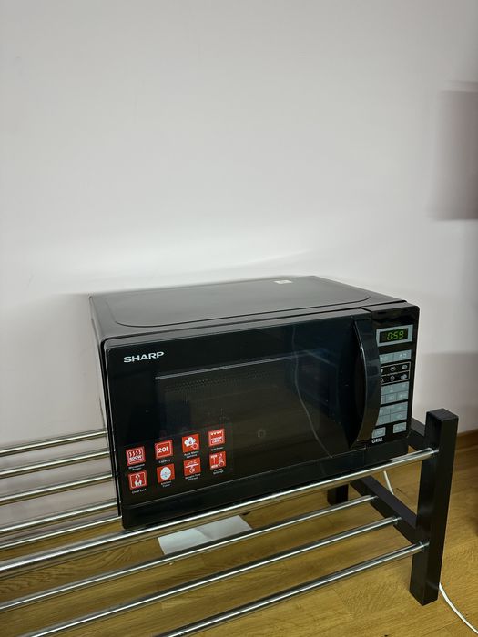 Kuchenka mikrofalowa Sharp R-642 BKW 800W 20L Czarna