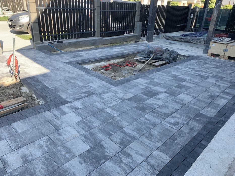 Благоустрій території, укладання бруківки