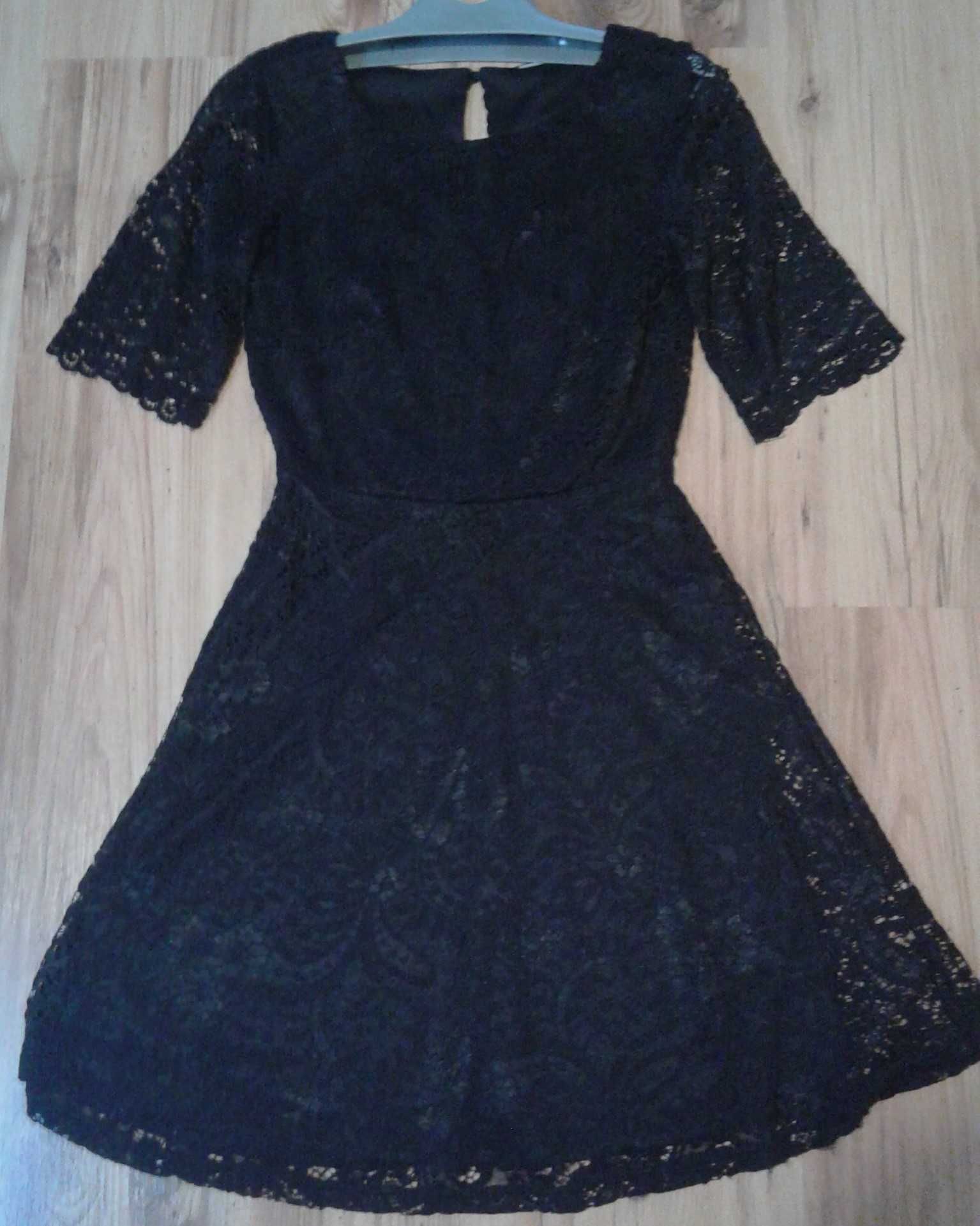 piękna czarna koronkowa sukienka XS firmy JDYPARIS