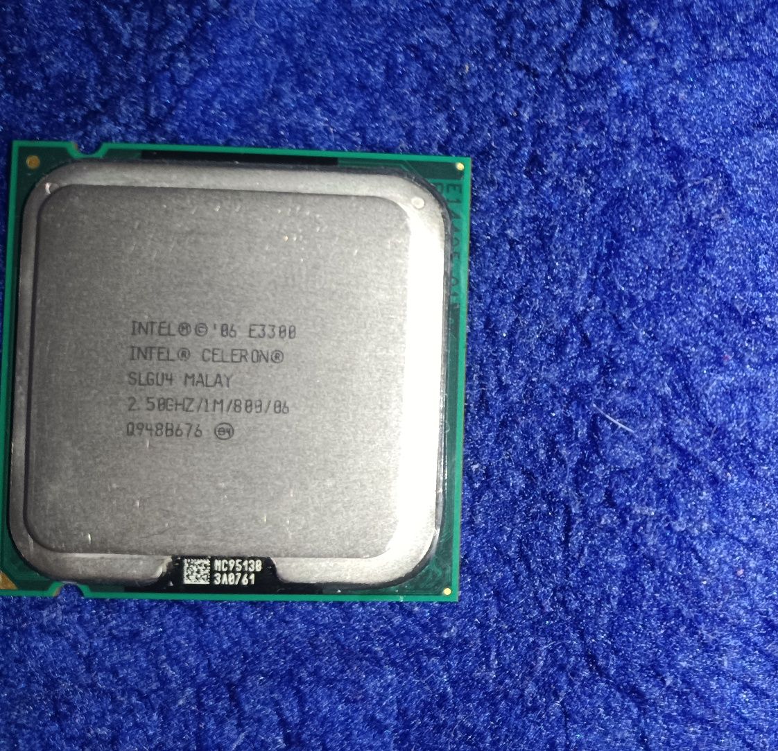 Продам процессор Celeron E3300