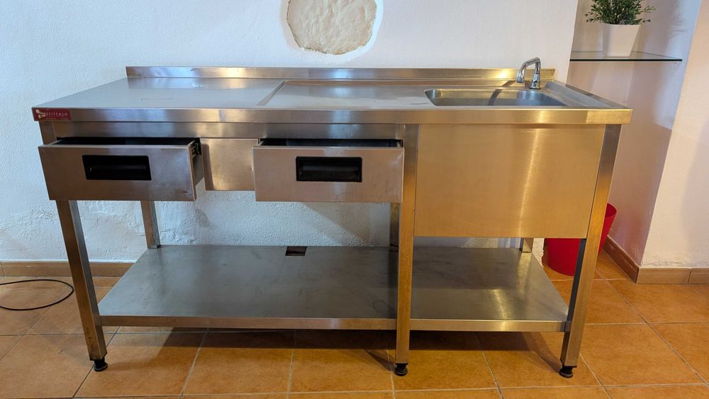 Bancada de Inox com Gavetas e Pia