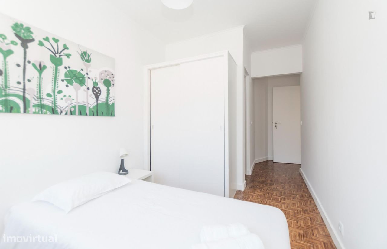 427246 - Quarto com cama de solteiro, com casa...