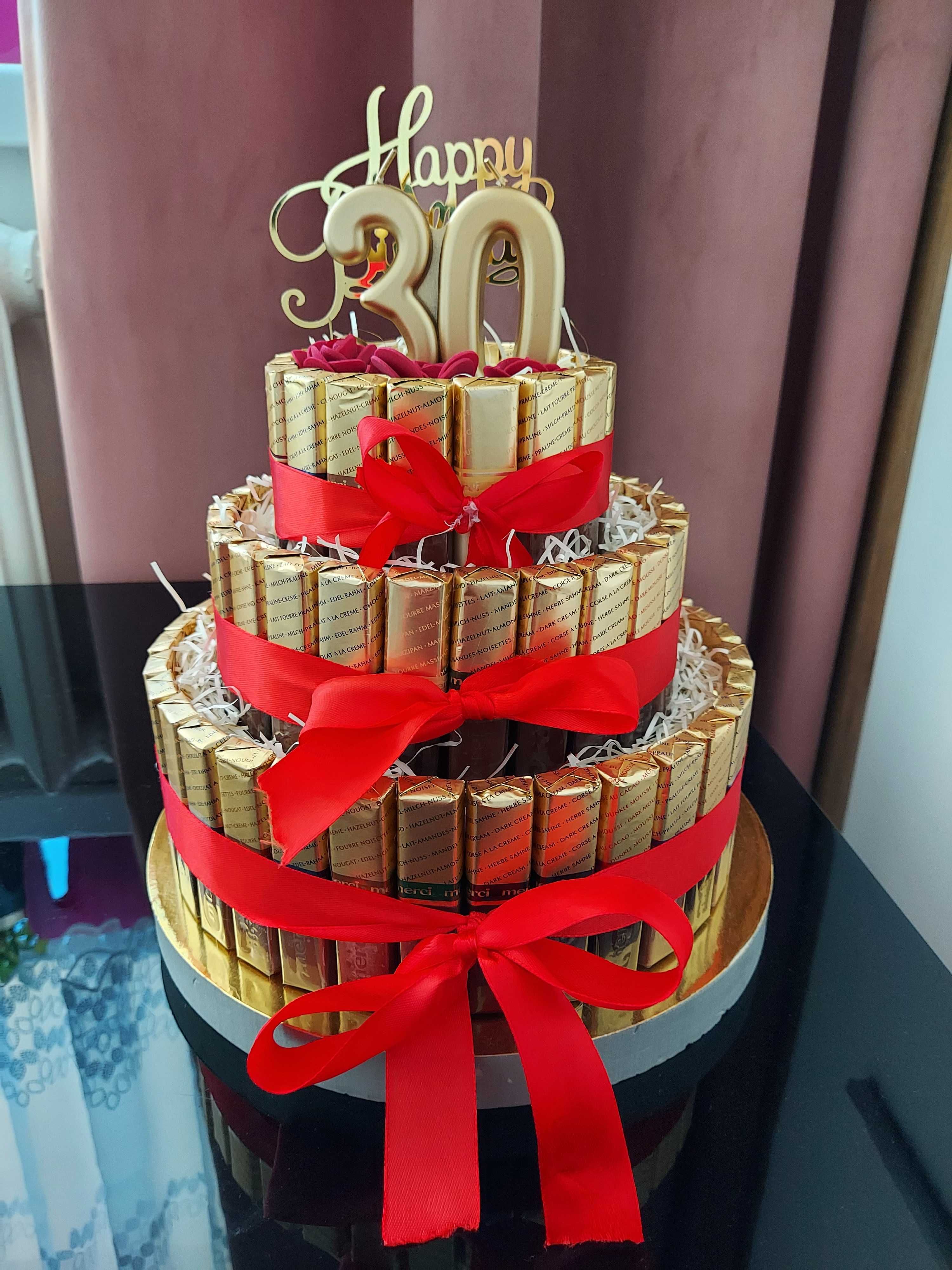 Tort z czekoladek Mercci