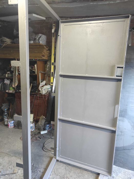 Двері металеві 200*70 НОВІ вхідні з рамою з кутника можна під замовлен