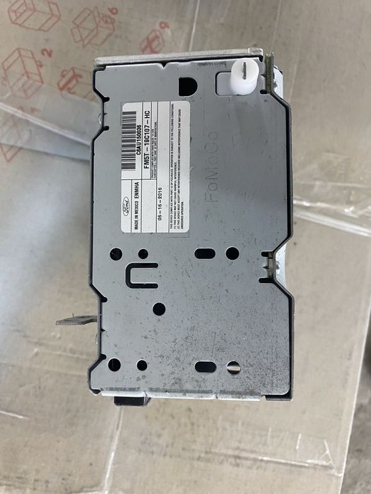 Центральні консолі на Ford Focus 3