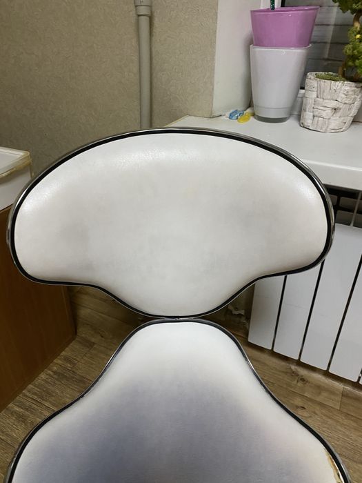 Крісло майстра манікюра